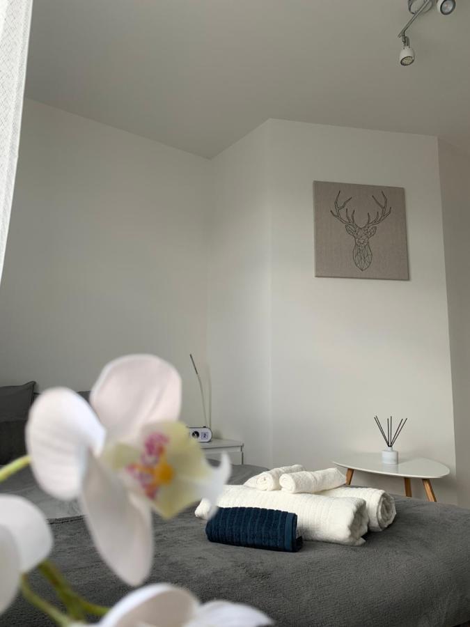 R&J Guesthouse Ro0M กรินดาวิก ภายนอก รูปภาพ