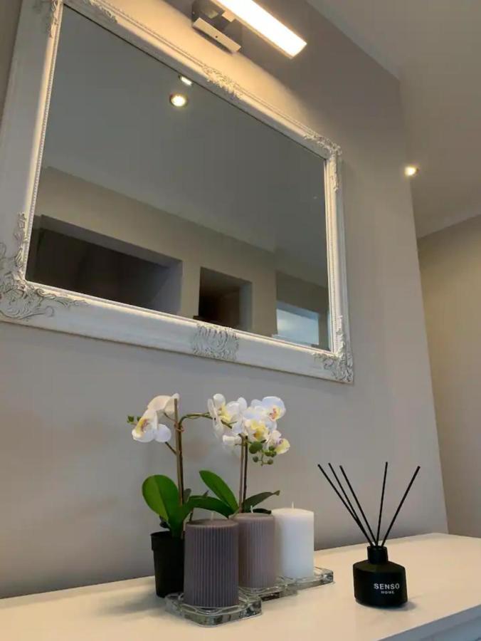 R&J Guesthouse Ro0M กรินดาวิก ภายนอก รูปภาพ